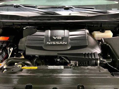 Used 2018 Nissan Titan SV w/ SV Convenience Package AWD/4WD image 32