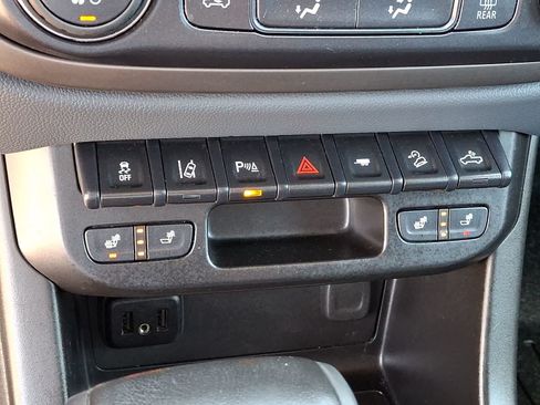 Used 2021 Chevrolet Colorado Z71 w/ Safety Package AWD/4WD image 26