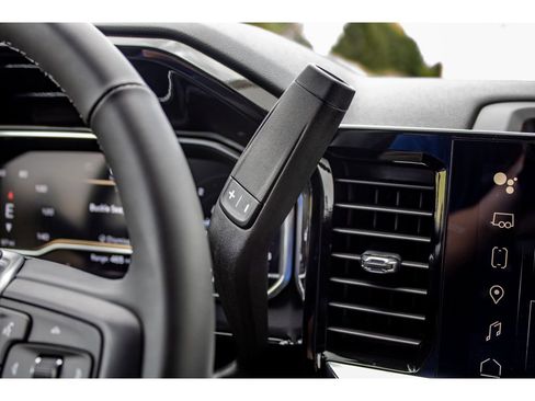 New 2025 GMC Sierra 2500 SLT w/ SLT Premium Package image 31