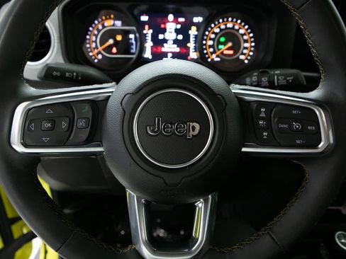 Used 2024 Jeep Wrangler Sahara image 14