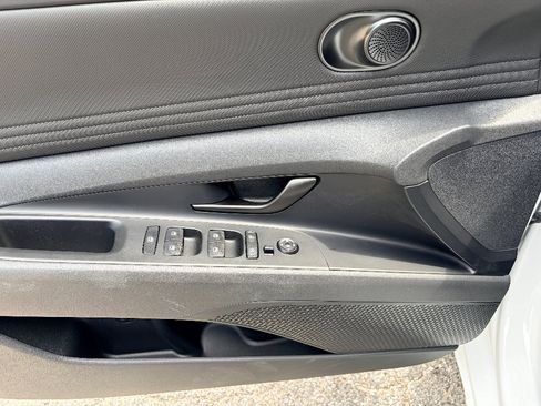 Used 2025 Hyundai Elantra SEL FWD image 10