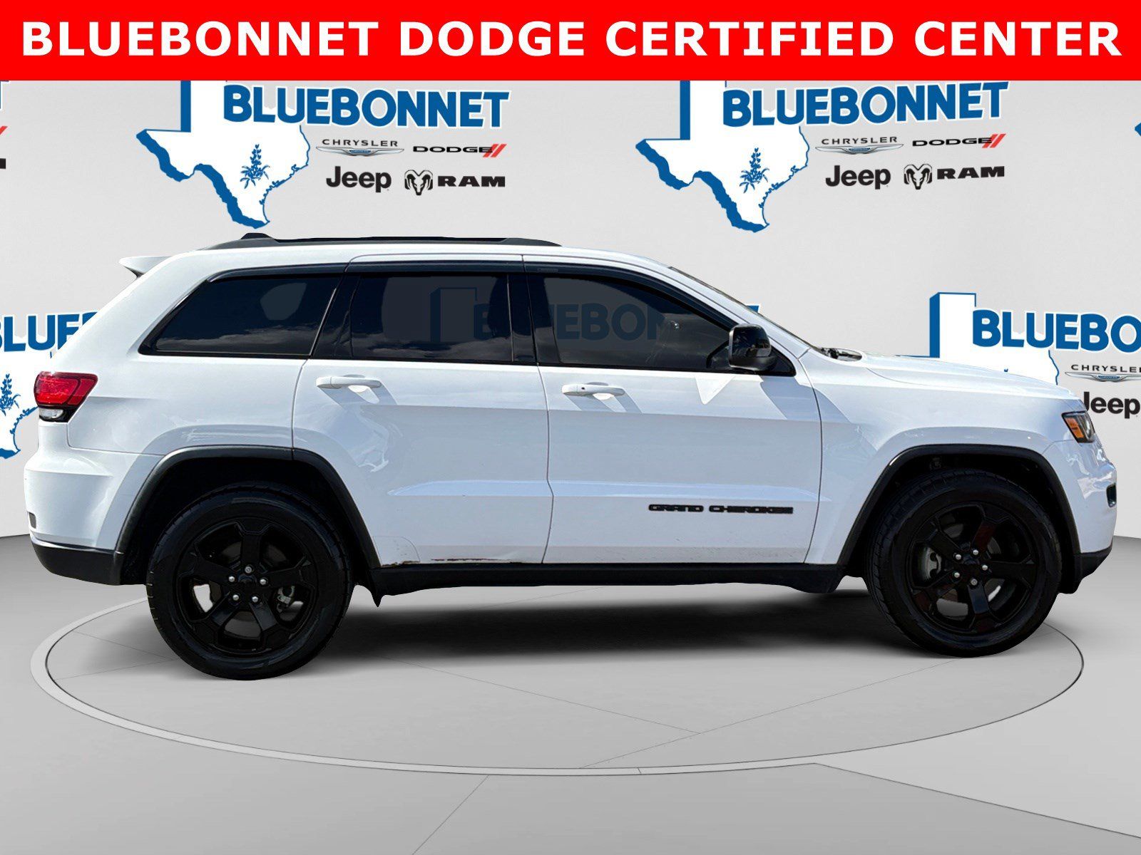 Used 2019 Jeep Grand Cherokee Laredo RWD image 4