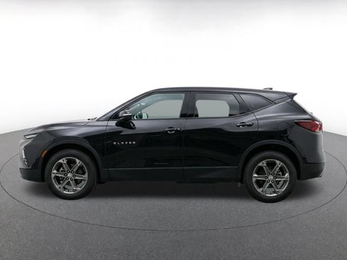 Used 2025 Chevrolet Blazer LT FWD image 4