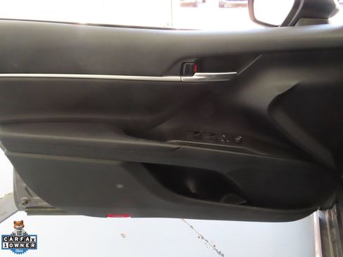 Used 2022 Toyota Camry SE FWD image 10