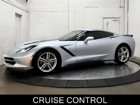 Used 2017 Chevrolet Corvette Stingray Coupe w/ 1LT RWD image 4