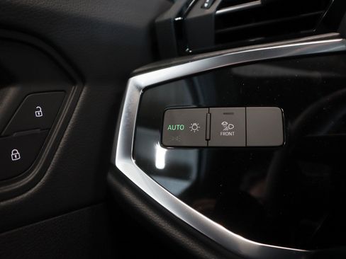 New 2025 Audi Q3 2.0T Premium image 23