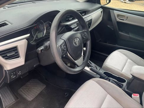 Used 2014 Toyota Corolla LE FWD image 2