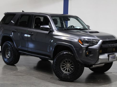 Used 2020 Toyota 4Runner TRD Off-Road Premium w/ Moonroof Package AWD/4WD image 3