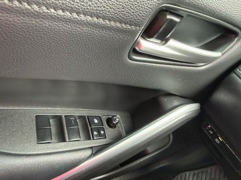 Used 2023 Toyota Corolla Cross XLE FWD image 28