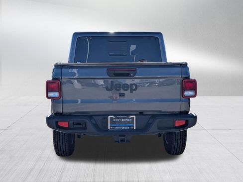 Used 2025 Jeep Gladiator Sport AWD/4WD image 5