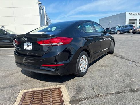 Used 2018 Hyundai Elantra SE w/ Cargo Package FWD image 3