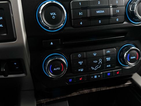 Used 2017 Ford F250 Lariat w/ Lariat Ultimate Package AWD/4WD image 23