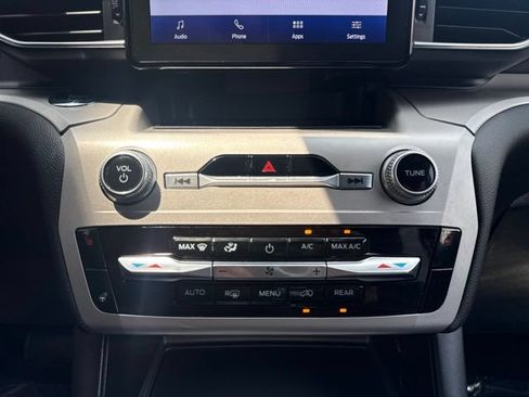 Used 2023 Ford Explorer XLT w/ Equipment Group 202A AWD/4WD image 15