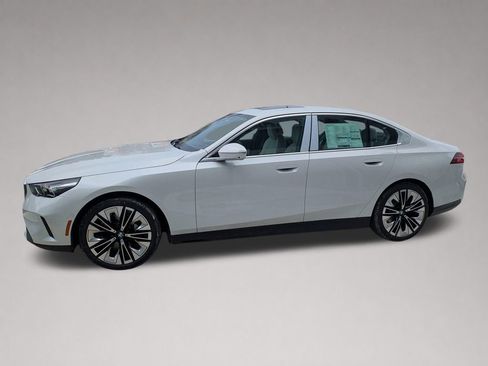 New 2026 BMW 530i xDrive w/ Premium Package AWD/4WD image 7