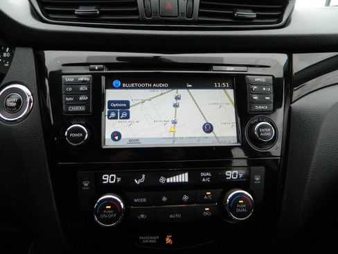 Used 2018 Nissan Rogue Sport SV w/ SV Technology Package image 19