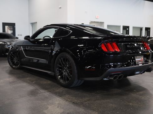 Used 2017 Ford Mustang GT Premium w/ GT Performance Package RWD image 4