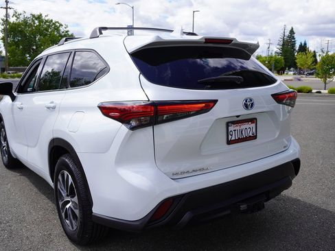 Used 2022 Toyota Highlander XLE image 13