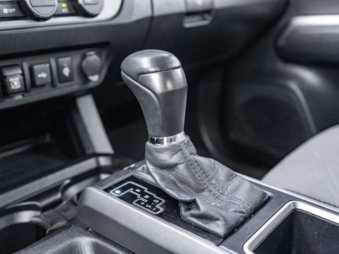 Used 2021 Toyota Tacoma TRD Sport AWD/4WD image 25