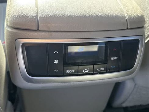 Used 2019 Toyota Highlander XLE image 17