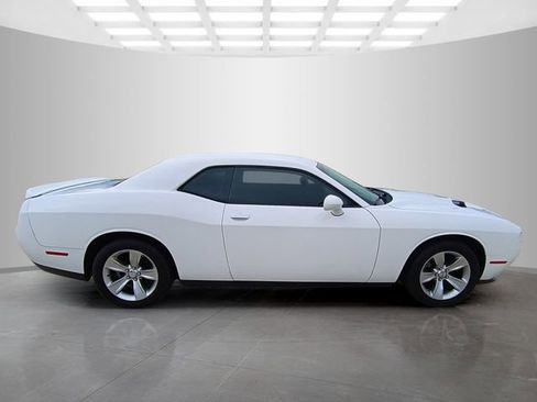 Used 2018 Dodge Challenger SXT RWD image 9