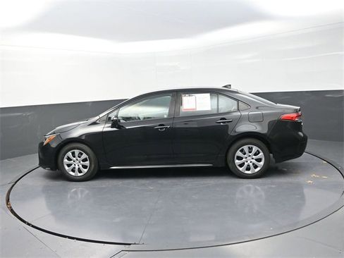 Used 2020 Toyota Corolla LE image 4