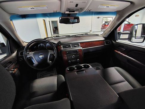 Used 2012 Chevrolet Suburban 2500 LS w/ Convenience Package 1 AWD/4WD image 20