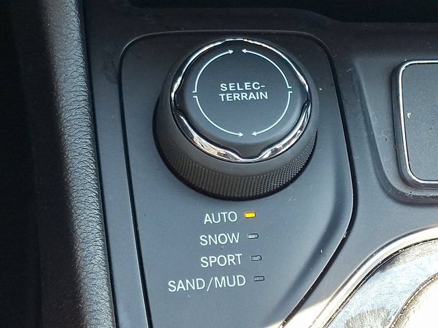 Used 2019 Jeep Cherokee Limited AWD/4WD image 26