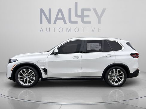 Used 2026 BMW X5 xDrive50e w/ Premium Package AWD/4WD image 3
