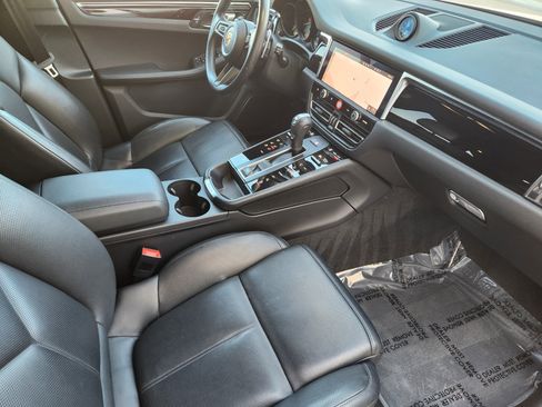 Used 2024 Porsche Macan image 14