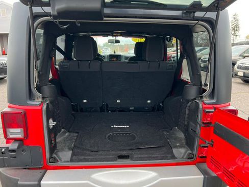 Used 2015 Jeep Wrangler Unlimited Sahara w/ Dual Top Group AWD/4WD image 13