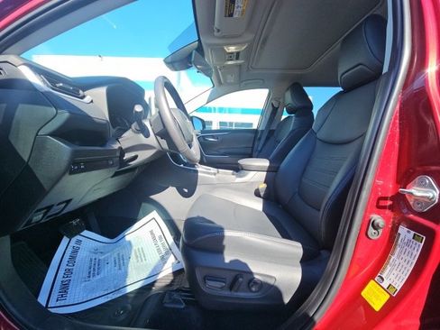 Used 2024 Toyota RAV4 XLE Premium image 7