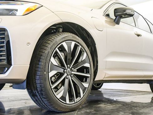 New 2026 Volvo XC60 T8 Ultra w/ Protection Package Premier AWD/4WD image 10