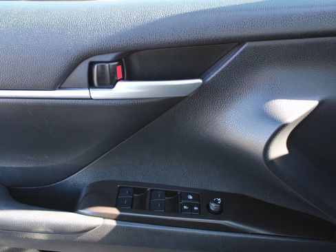 Used 2024 Toyota Camry SE image 17