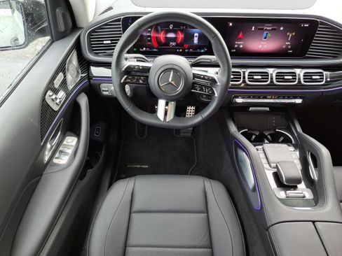 Used 2025 Mercedes-Benz GLS 450 4MATIC image 8