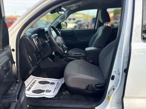 Used 2022 Toyota Tacoma SR image 9