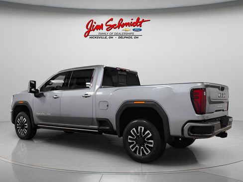 Used 2024 GMC Sierra 2500 Denali Ultimate AWD/4WD image 4