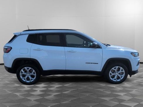 Used 2024 Jeep Compass Latitude AWD/4WD image 7