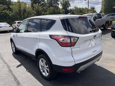 Used 2017 Ford Escape SE w/ SE Cold Weather Package AWD/4WD image 6