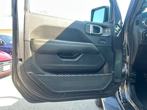 Used 2025 Jeep Gladiator Sport AWD/4WD image 13