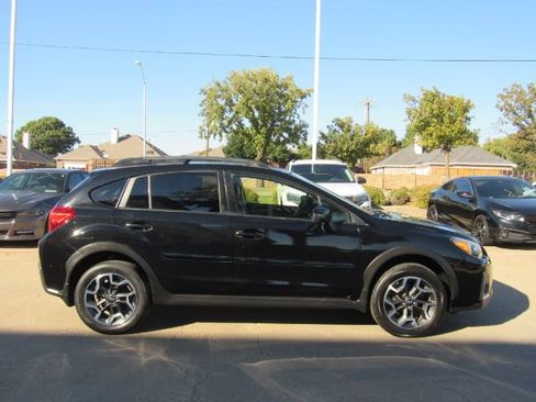 Used 2017 Subaru Crosstrek 2.0i Limited image 5
