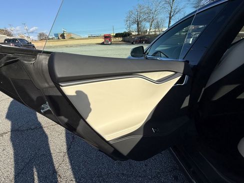 Used 2020 Tesla Model S Long Range Plus image 19