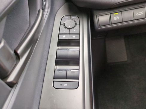 Used 2026 Toyota C-HR AWD/4WD image 21