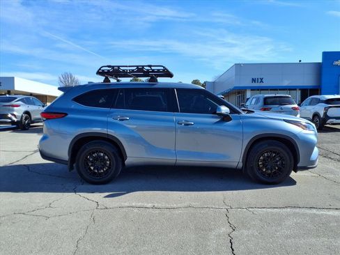 Used 2022 Toyota Highlander XLE image 21