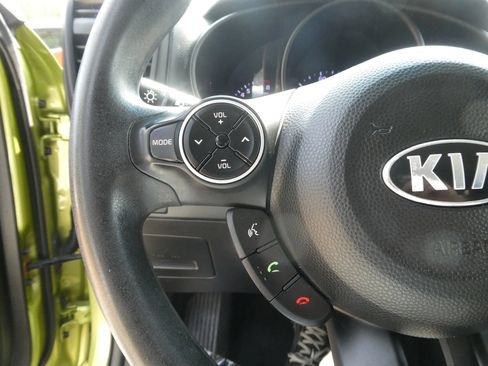 Used 2016 Kia Soul + FWD image 15