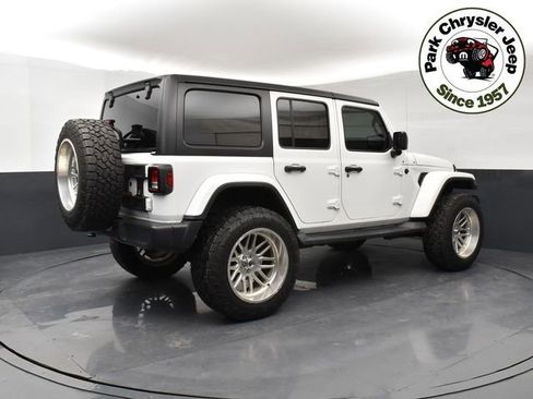 Used 2019 Jeep Wrangler Unlimited Sahara image 6