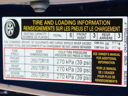 Used 2022 Nissan Titan SV image 47