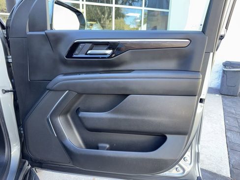 Used 2025 Chevrolet Suburban LS image 19