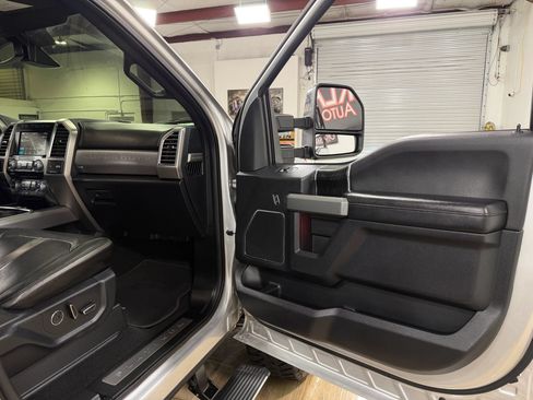 Used 2018 Ford F250 Platinum w/ Platinum Ultimate Package AWD/4WD image 18