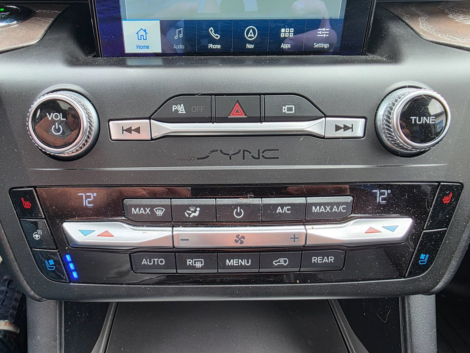 Used 2020 Ford Explorer Platinum w/ Premium Technology Package AWD/4WD image 21