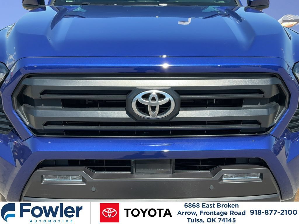 Certified 2025 Toyota Tacoma SR5 w/ SR5 Upgrade Package AWD/4WD image 27